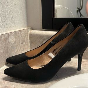 Suede Black Pumps